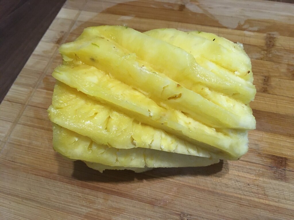 Jak krájet ananas s malou ztrátou dužniny | Naše zahrada