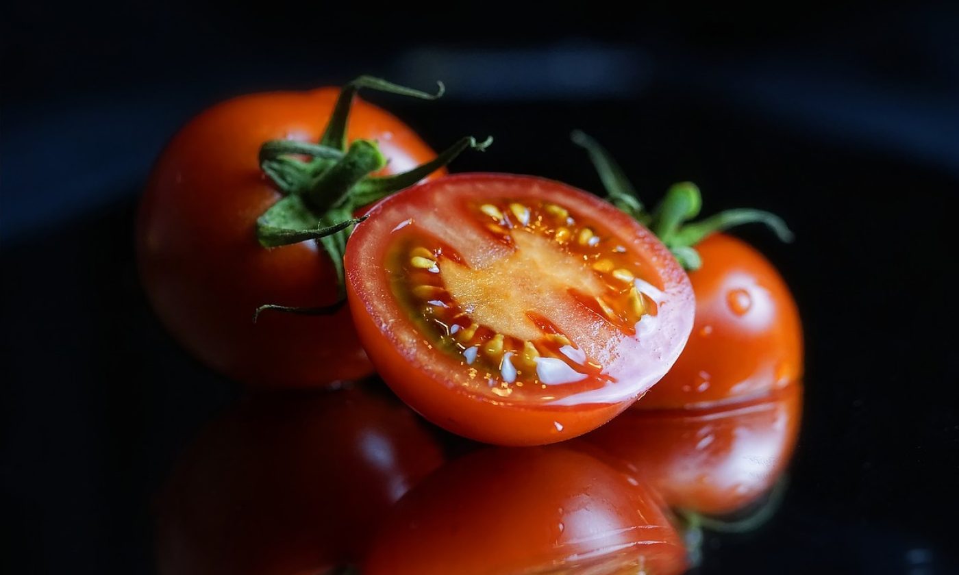 Tip na rychlé krájení cherry rajčat | Naše zahrada