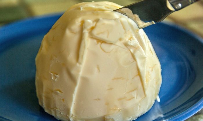 máslo, jak nechat změknout máslo, rychlé změknutí másla, jak na měkké máslo, recept, vaření, trik