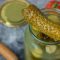 kvašené okurky, mléčné kvašení, fermentace zeleniny, zdraví prospěšné bakterie, lidový recept, domácí konzervace