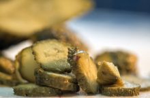 čalamáda z okurek, nakládaná zelenina, recept na čalamádu, sladkokyselý nálev, zavařování okurek, domácí konzervace