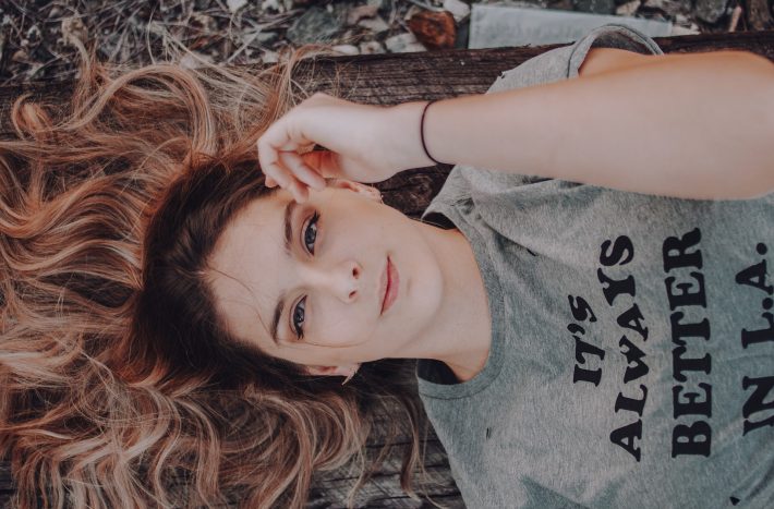 Zatočte s podzimní únavou. Pomůže vám  zácpa na cestách, vláknina, hydratace, pohyb, projímadla