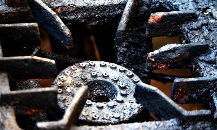 amoniak, ocet, drhnutí, čistič tuků, rozprašovač