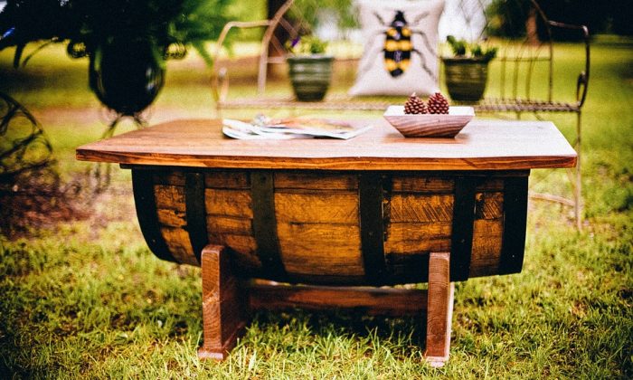 dřevěný nábytek, obnova dřeva, olivový olej, včelí vosk, černý čaj