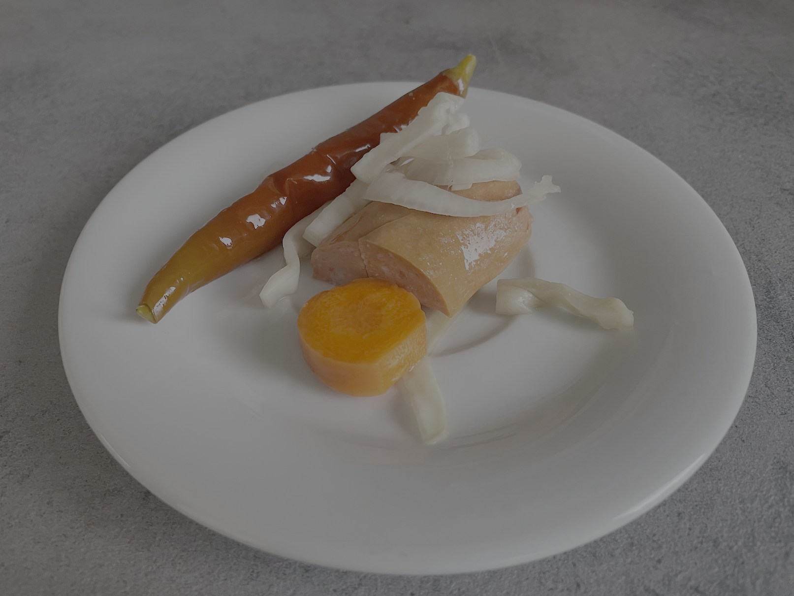 Domácí utopence na talíři