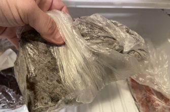 Nesprávně uskladněné uzené maso v sáčku