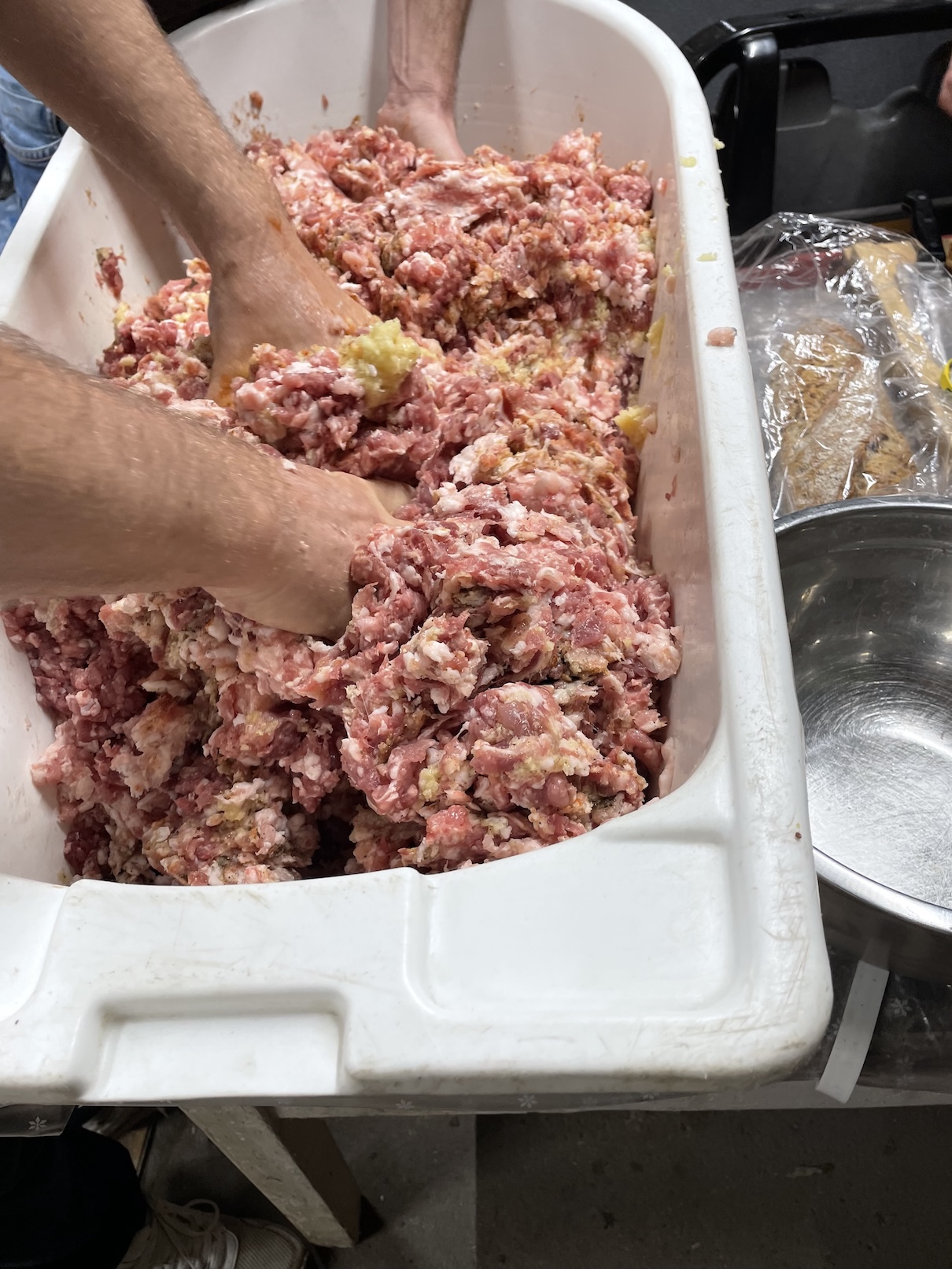 Míchání masa s kořením