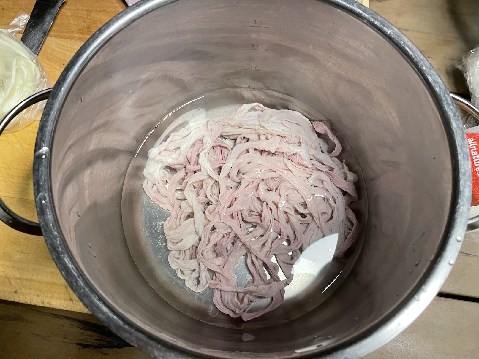 Střeva na klobásy ve vodě