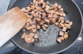 Smažení špeku na začátku