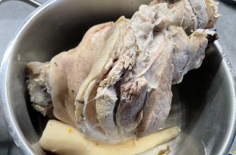 Uvařené vepřové koleno