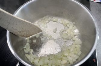 Zpěnění cibule na oleji