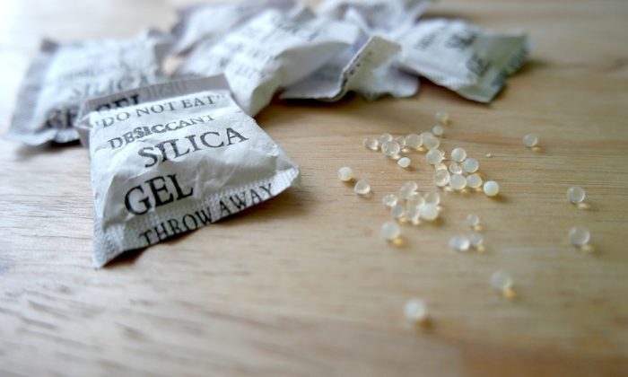 silikagel, pohlcovač vlhkosti, oxidace šperků, vlhkost v domácnosti, desikant